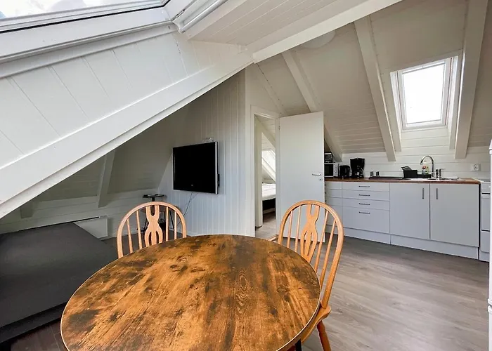 Heavenly Hideaway - Ap 17 *